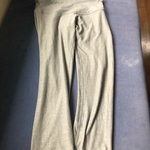 Grey lulu lemon size 4 cropped